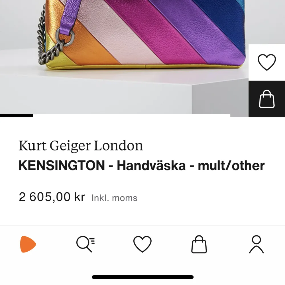 Säljer denna superfina Kurt geiger väska, väskan är i superfint skick och knappt använd höjd 18cm längd 27cm vidd 11cm. Väskor.