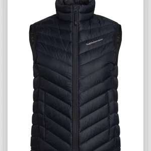 Peak väst  - Säljer min Peak performance väst då jag tröttnat på den. Inget fel på den.