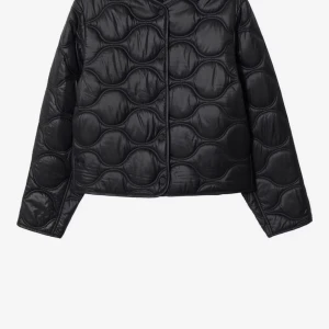 Mango jacka - Säljer min fina jacka i från mango. Använd fåtal gånger. Jackan är slutsåld på flera olika hemsidor.