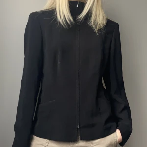 Svart vintage jacka - Buy at: www.mosh-clothing.com