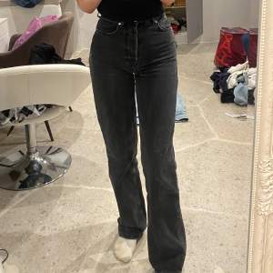 Så fina jeans från Never denim i storlek 27/32