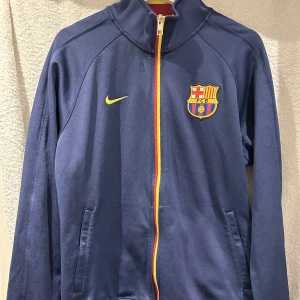 Barcelona zip Hoodie - M - Nike - Vintage Barcelona zip hoodie av Nike.  Storlek: M Skick: 9/10 perfekt