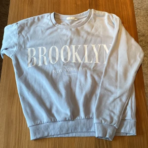 Brooklyn tröja - En helt oanvänd tröja från Kappahl. Strl 170 i barnstolek. Den skulle vara som en xs i vuxenstorlek. 