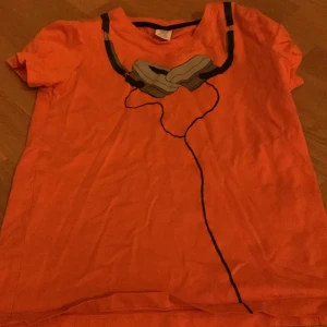 T-shirt  - Ny skick inga