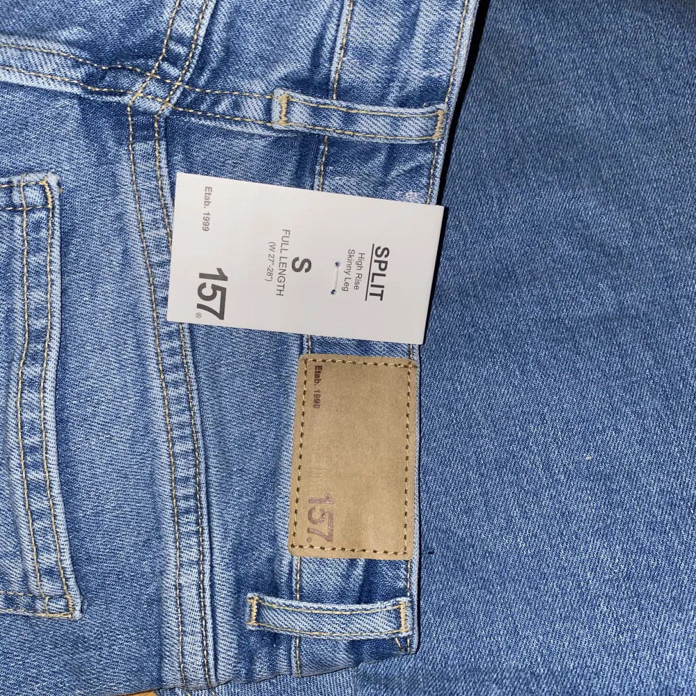Säljer ett par jeans från lager 157 som jag aldrig har använt. Dom är helt nya och i bra skick! Storlek S. Säljer dom för 250  kr då dom kostade 300.. Jeans & Byxor.