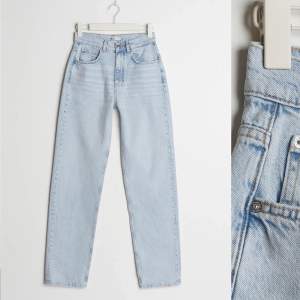 Säljes dessa 90s tall jeans från Gina som är helt oanvända. Jeansen köptes förra håret för 599kr men har aldrig kommit till använding. Jeansen är i storlek 36 och är förlånga för mig som är 173cm.