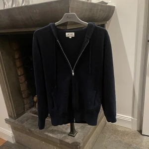 Soft goat cashmere tröja - Använd fåtalet gånger endast, utmärkt skick. Nypris 2800kr