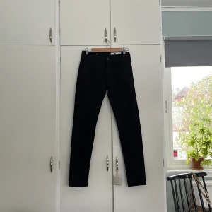 Hope jeans - 28 ” motsvarar stl 36