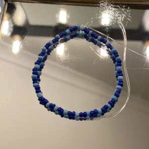 Armband  - Säljer massor av armband mellan 50-100kr/st. Alla är handgjorda och stretchiga så dem ska passa vem som helst. Skriv till mig privat då jag har fler armband i olika färger.
