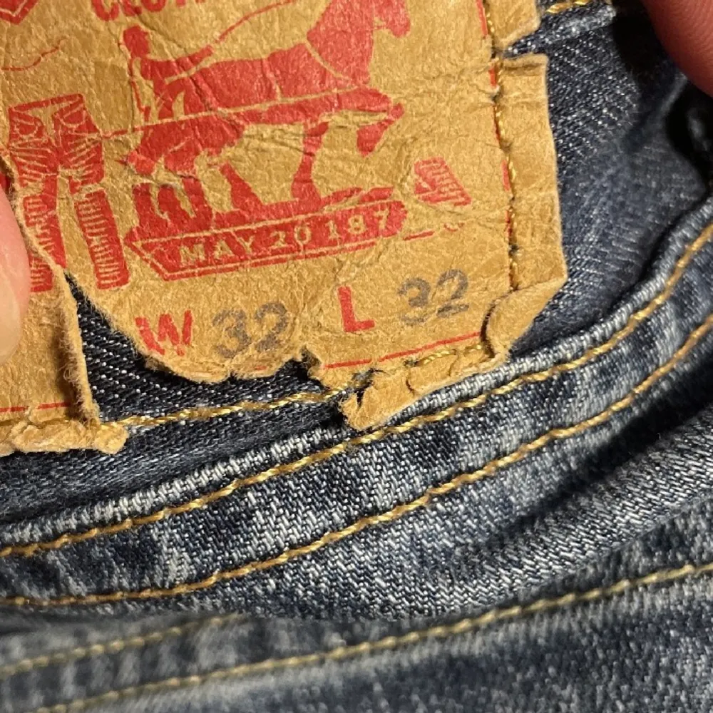 Levis jeans slm är stora men nog funka skitbra med ett coolt skärp. 🔴 kolla min bio. Jeans & Byxor.