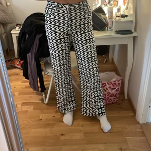 HM jeans mönstrade - HM Jeans, endast använda 1 gång. Nypris runt 200 kr