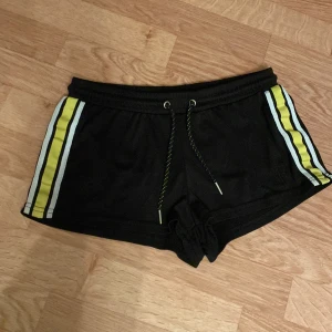 Shorts - söta shorts som dessvärre inte passar längre