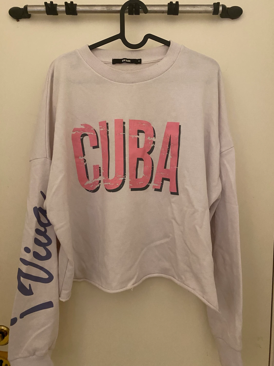 Vit tröja med tryck