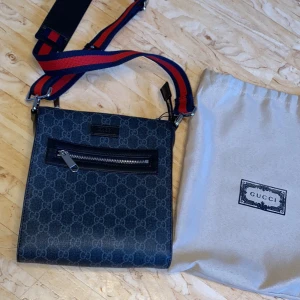 Gucci väska  - Köpte väskan för 1år, Ny pris för 10.000krSkriv för intresse, har med kvittot 