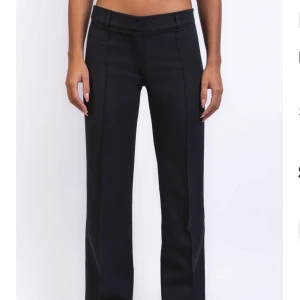 Kostymbyxor från madlady - Säljer mina kostymbyxor från madlady då jag ej använder de längre! De är köpta för 599kr