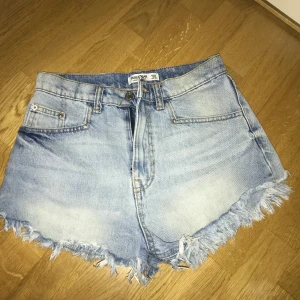 Jeansshorts från pull and  bear  - Shorts från pull and bear helt nya 🪕💃🏽🌻