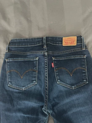 Bootcut Levis - Ett par bootcut jeans från Levis i strl 25 som tyvärr blivit för små för mig💕