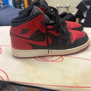 Jordan 1 Banned❤️ - Snygga skor till sommaren❤️ ny pris 1500  Skick 7/10 möta i Linköping eller frakt😍utan box!