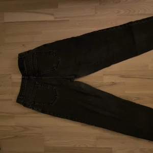 Momjeans - Momjeans från bikbok. Kommer inte till användning längre. Bra skick. Pris kan diskuteras💕 passar s också. Köparen står för frakten