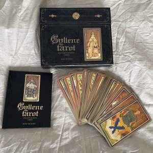 Tarot kort i gott skick. Instruktionsbok för kortens betydelser medföljer.
