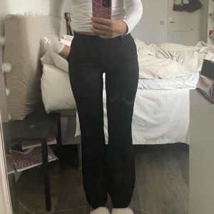 Kostymbyxor!! - Fina kostymbyxor slutsålda från bikbok❤️