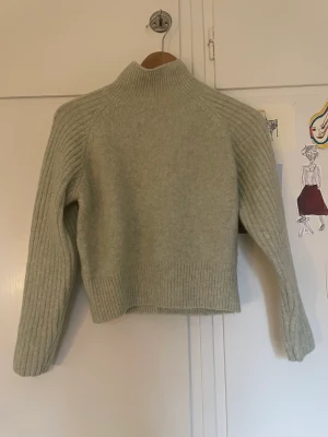 Mint grön tröja - Inte min stil, söt, mjuk ock bekväm.  Frakt-10kr