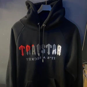 Trapstar Hoodie  - En sjuk Trapstar hoodie i storlek Large 🔥Kan skickas över hela Sverige. Tar Swish skriv ett meddelande så kan vi göra en deal 🤝