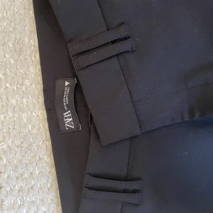 Zara kostymbyxor  - Så trendigt med kostymbyxor. Köparen står för frakt. KOLLA IN ALLT ANNAT JAG SÄLJER🥰🥰