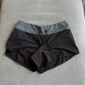 Träningsshorts  - Träningsshorts från H&M 