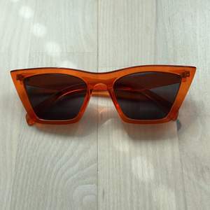 Oranga solglasögon från hm. Aldrig använda🧡🧡