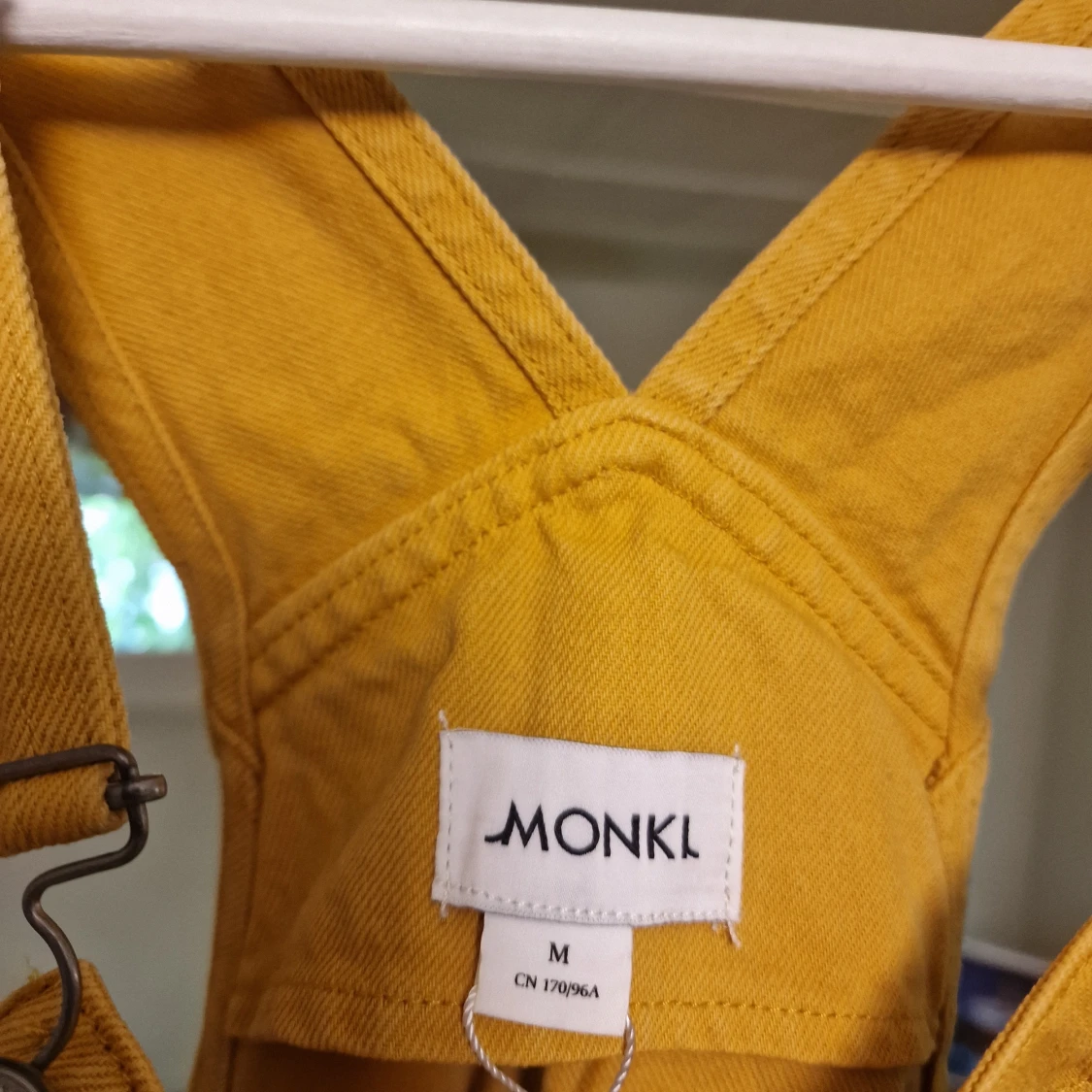 Monki hängselklänning - 90