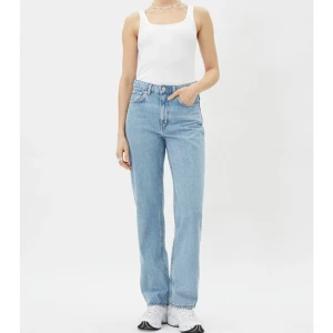 Voyage Jeans - Super fina weekday byxor i modellen Voyage, färgen blev lite konstigt på kamera. Kontakta vid intresse💕