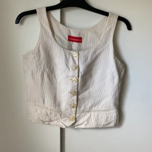 Vintage väst - Vintage väst med knappar, frakten är inräknat i priset✨