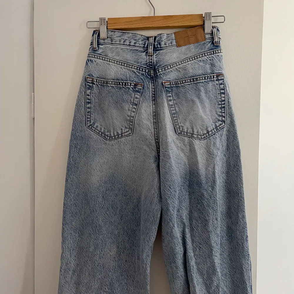 Nästan oanvända jeans från Vero Moda i strl 26/32. Väldigt fint skick! (Lite små i storleken). Jeans & Byxor.
