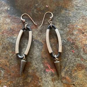 Örhängen - Min mammas örhängen som inte kommer till användning längre. Jättefina