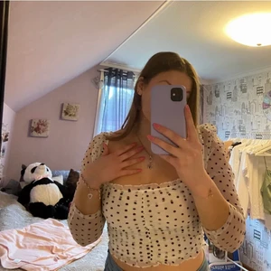 Snygg sommartopp - Supersnygg sommartopp som passar perfekt med allt! Kommer inte till användning.