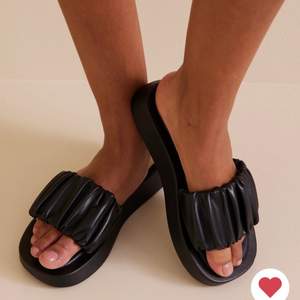 Oanvända sandaler från Nelly, säljer pga fick fel storlek. Möts upp i Stockholm men kan även frakta de! 