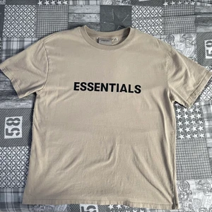 Essentials T-shirt - Essentials t shirt, oversized. Meetup Stockholm eller frakt.