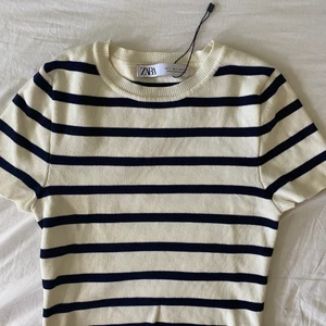 Zara topp  - En super fin topp som tyvärr inte är min still längre. Använd fåtal gånger. 