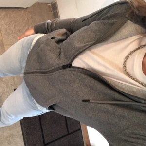 Grå ziphoodie - Grå ziphoodie i storlek S. Kommer ej till använding längre🤩