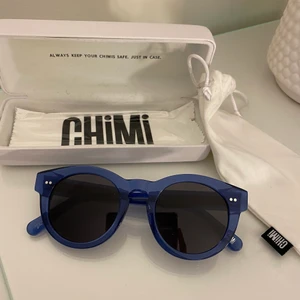 Chimi solglasögon  - Säljer dessa så fina solglasögon från chimi då de tyvärr inte kommer till användning❤️‍🔥 eftertraktade då färgen och modellen inte längre  säljs tyvärr): nyskick då de nästan aldrig är använda!