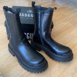 Chunky boots från missguided, storlek 39. Aldrig använda, nypris 699 kr, säljes för 400 kr plus frakt. 