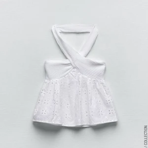 Zara topp  - Sjukt fin topp från zara i storlek S. Helt ny med prislappen kvar. Då många är intresserade blir det budgivning!  Högsta bud: 380kr