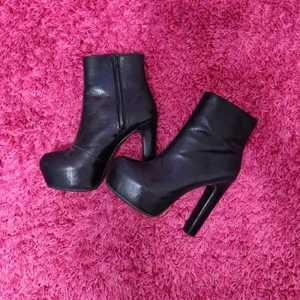 Högklackat  - Använda 1 gång 