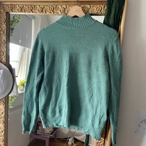 Ljusgrön töja från Vila stl m - Jättefin grön färg stl m