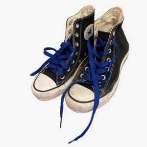 Converse svart - Köpte ny men storlek passar inte mig.