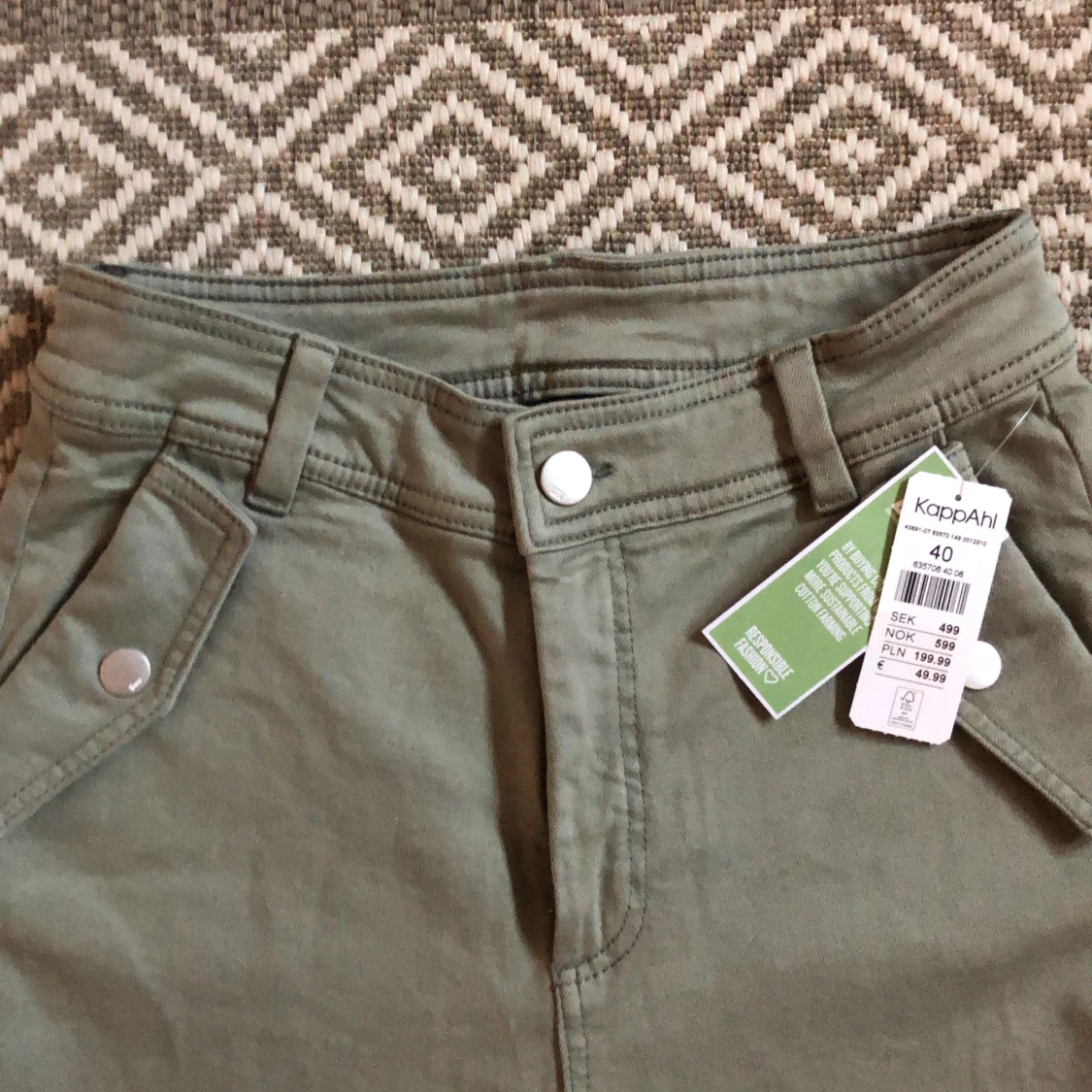 Oanvända byxor från Kappahl - 90
