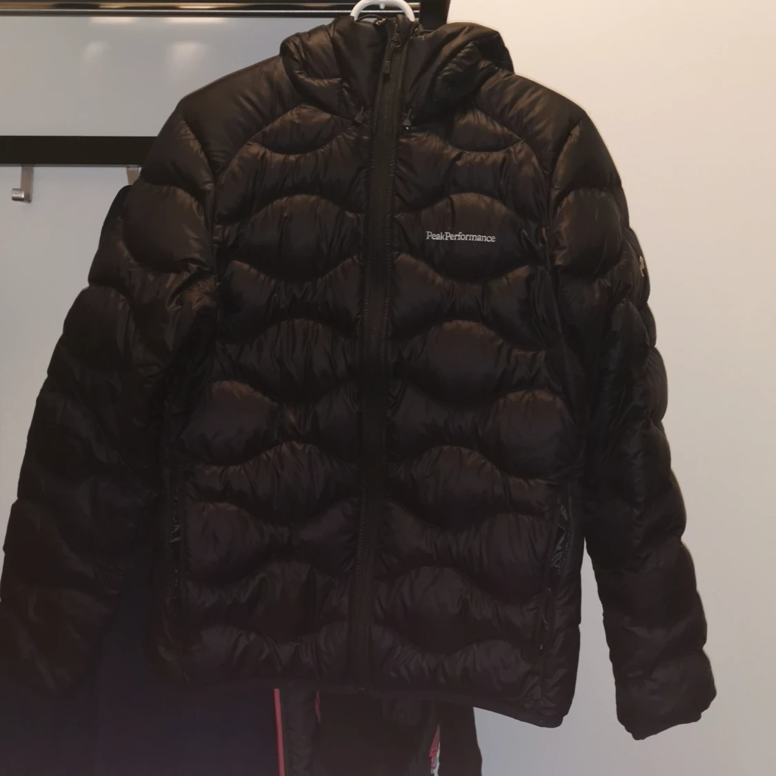 Peak performance jacka med luva