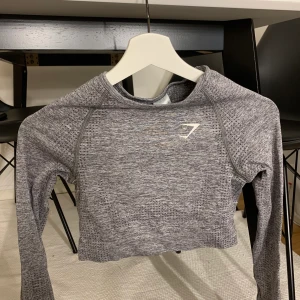 Gymshark croptop - Snygg, skön och stretchig croppad långärmad gymtröja från Gymshark🦈