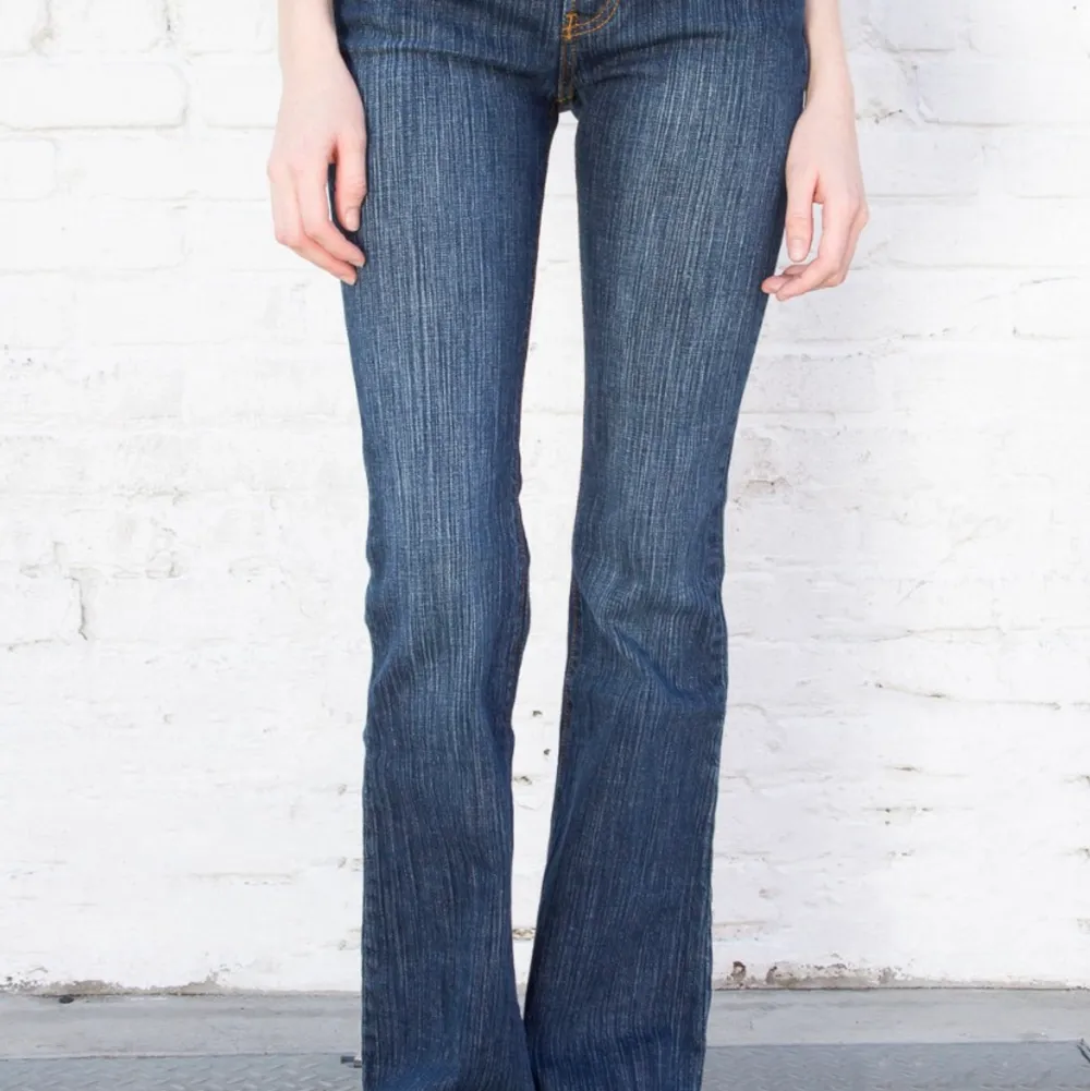 Jätte snygga jeans från Brandy Melville i modellen 90s melody jeans, onesize . Jeans & Byxor.